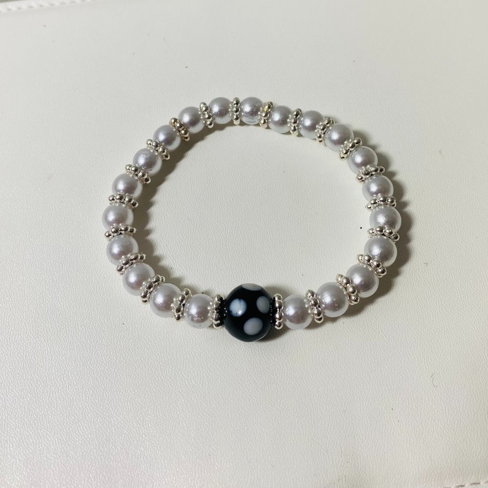 Pearl Contadiodjo beaded bracelet